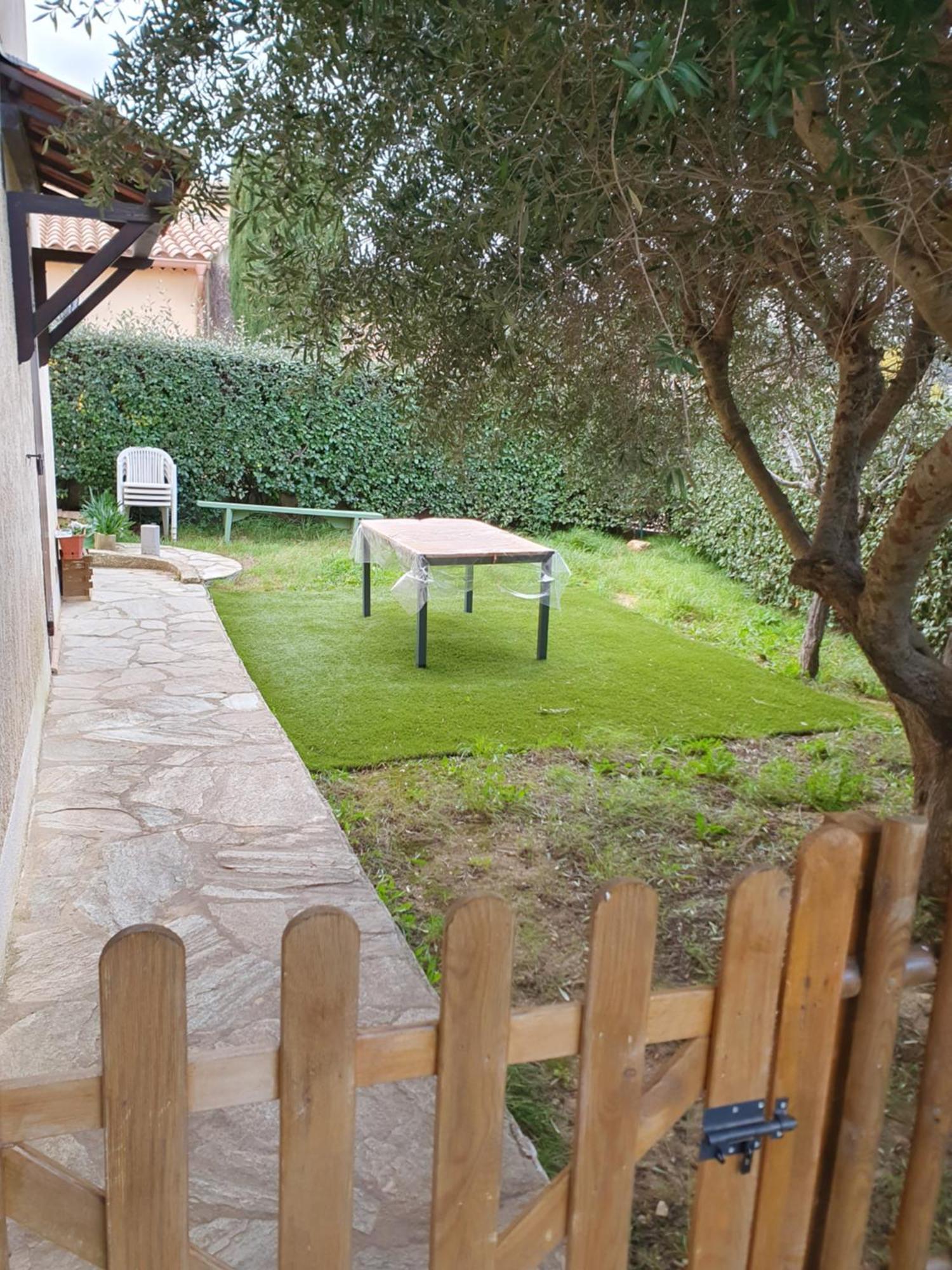 Appartement T2 bas de villa avec jardinet au calme proche mer La Seyne-sur-Mer Extérieur photo